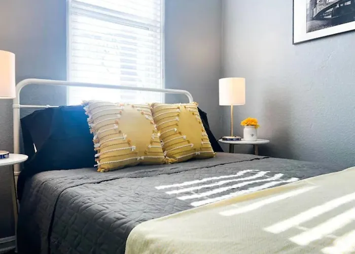 Crew Housing Sleeps 28 7Br With 15 Beds And 4 Baths