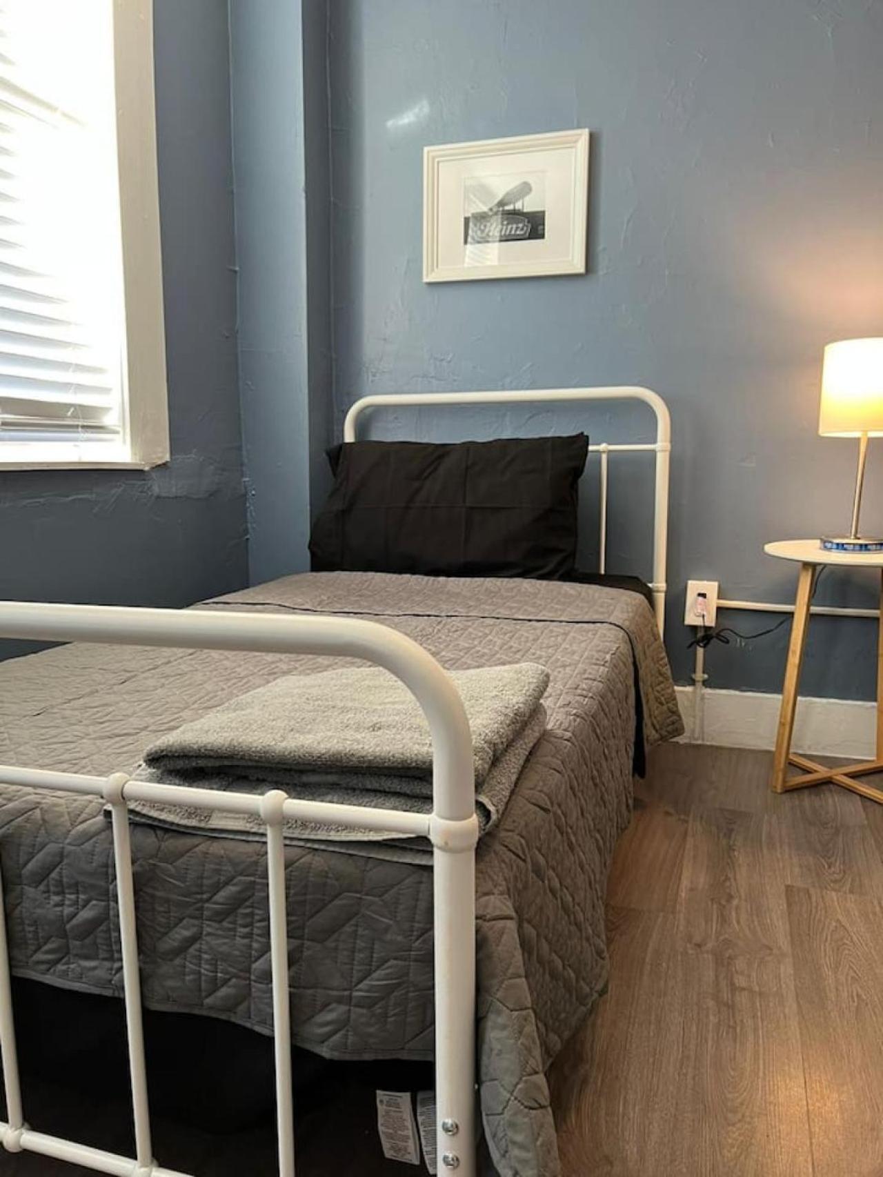Crew Housing Sleeps 28 7br With 15 Beds And 4 Baths