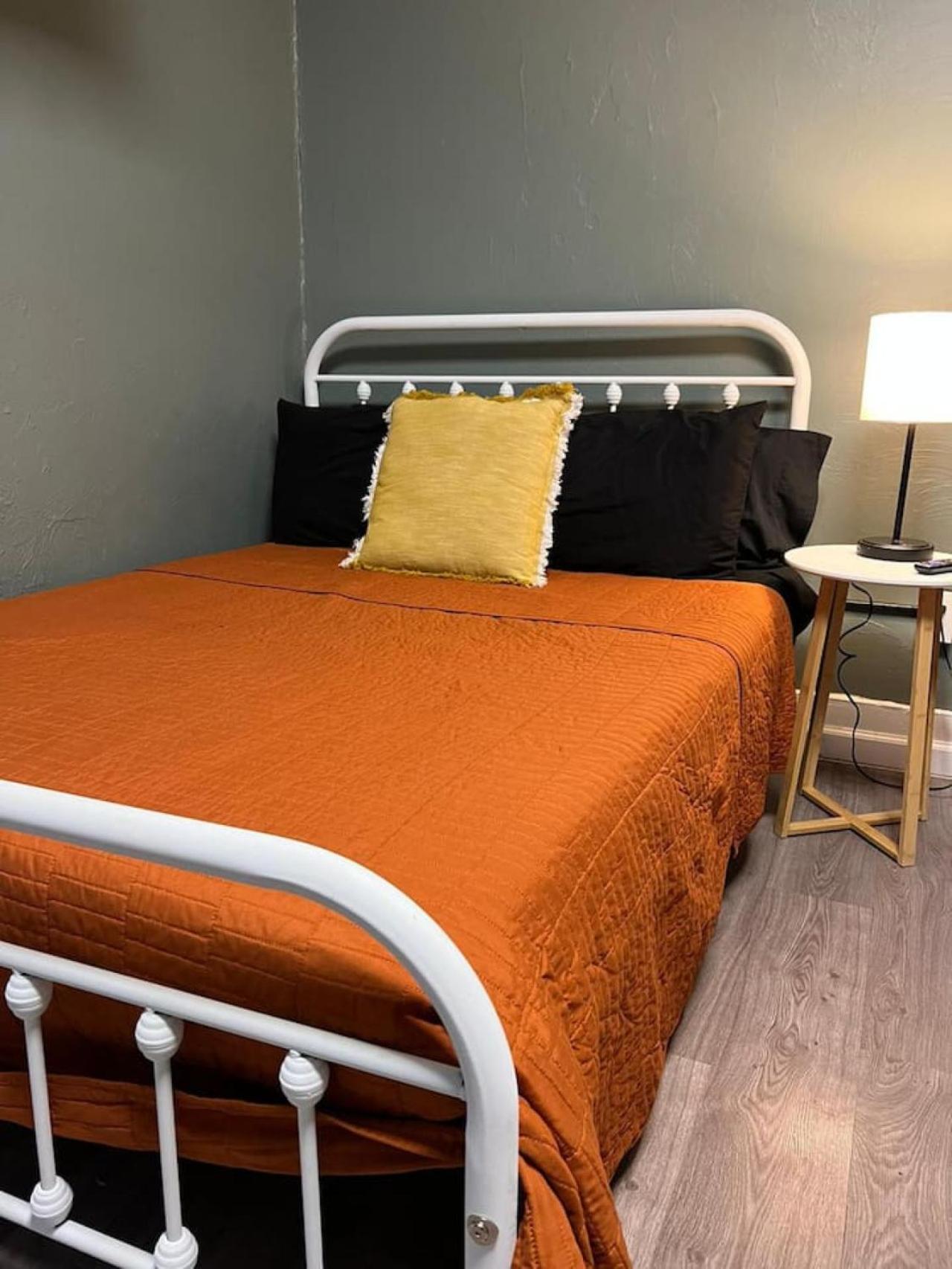 Crew Housing Sleeps 28 7br With 15 Beds And 4 Baths